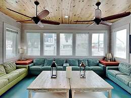 Avg622#1-beach Club 1