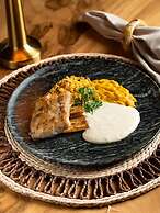 Mikiki Lifestyle Hotel