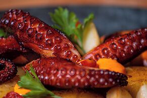 Mikiki Lifestyle Hotel