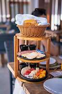 Mikiki Lifestyle Hotel