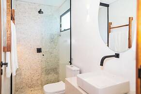 Mikiki Lifestyle Hotel