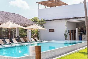 Mikiki Lifestyle Hotel