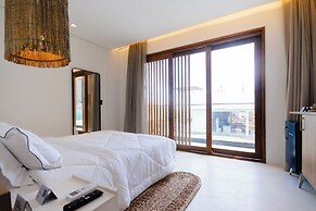 Mikiki Lifestyle Hotel