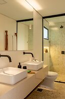 Mikiki Lifestyle Hotel