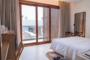 Mikiki Lifestyle Hotel