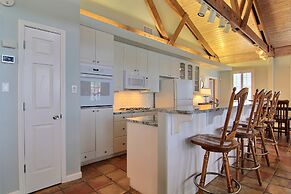 Elv912-cake by the Ocean