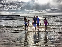 Elv912-cake by the Ocean