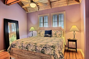 Elv912-cake by the Ocean