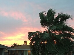 Elv912-cake by the Ocean