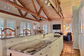 Elv912-cake by the Ocean