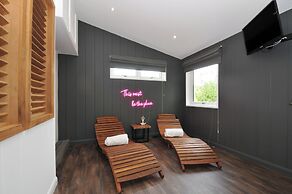 24 Meadow Retreat