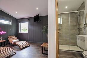 24 Meadow Retreat