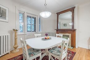 Beautiful Vintage 2BR- Heart Of Downtown
