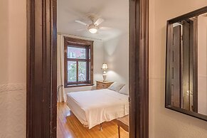 Beautiful Vintage 2BR- Heart Of Downtown