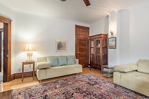 Beautiful Vintage 2BR- Heart Of Downtown