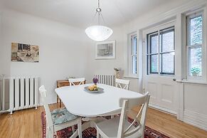 Beautiful Vintage 2BR- Heart Of Downtown