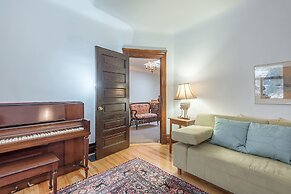 Beautiful Vintage 2BR- Heart Of Downtown