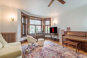 Beautiful Vintage 2BR- Heart Of Downtown