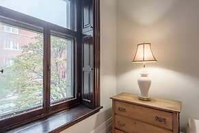 Beautiful Vintage 2BR- Heart Of Downtown