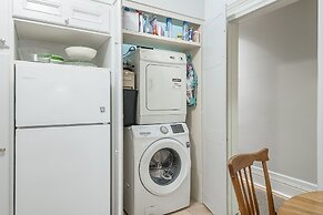 Beautiful Vintage 2BR- Heart Of Downtown