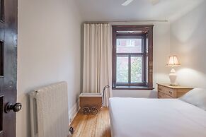 Beautiful Vintage 2BR- Heart Of Downtown