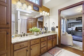 Table Rock Manor at Whitefish Bay