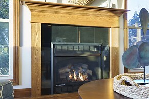 Table Rock Manor at Whitefish Bay