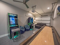 Ipe8125-all Decked Out