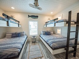 Ipe8125-all Decked Out