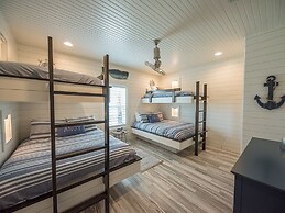 Ipe8125-all Decked Out