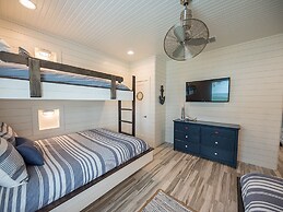 Ipe8125-all Decked Out