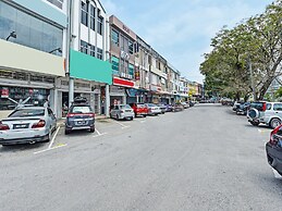 OYO 90662 The 1975 Hotel