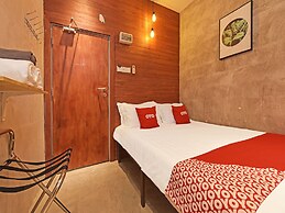 OYO 90662 The 1975 Hotel