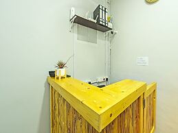 OYO 90662 The 1975 Hotel