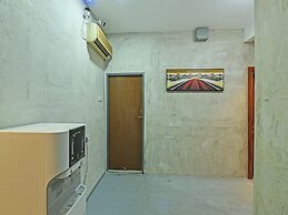 OYO 90662 The 1975 Hotel