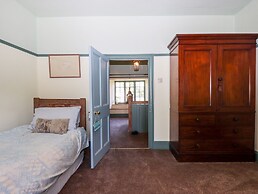 Aluric's Hall