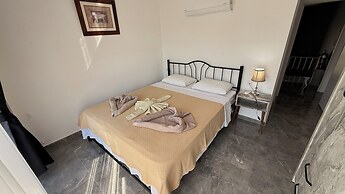 Hot Tub- Fireplace- Pets- Sleeps 9- Parking- Pool
