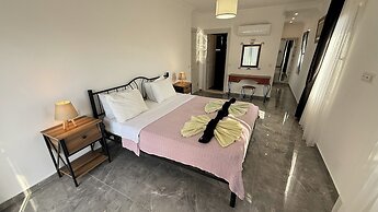 Hot Tub- Fireplace- Pets- Sleeps 9- Parking- Pool