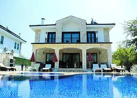 Hot Tub- Fireplace- Pets- Sleeps 9- Parking- Pool