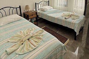 Hot Tub- Fireplace- Pets- Sleeps 9- Parking- Pool