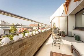 Vienna Christmas Market Rooftop Dollhouse 4 Couple