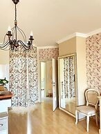 Vienna Christmas Market Rooftop Dollhouse 4 Couple