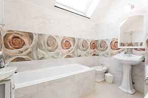 Vienna Christmas Market Rooftop Dollhouse 4 Couple