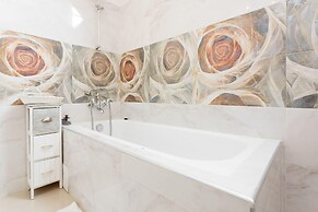 Vienna Christmas Market Rooftop Dollhouse 4 Couple