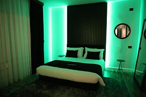 Dark Boutique Hotel