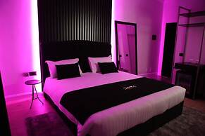 Dark Boutique Hotel