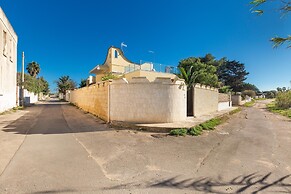 2536 Villa Degli Eucalipti by Barbarhouse