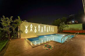 Treebo Kuber Palace With a Swimming Pool