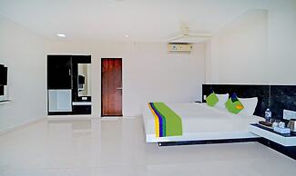 Treebo Kuber Palace With a Swimming Pool