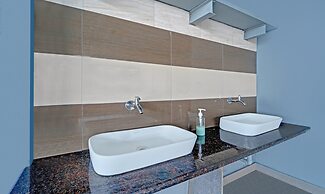 Treebo Kuber Palace With a Swimming Pool